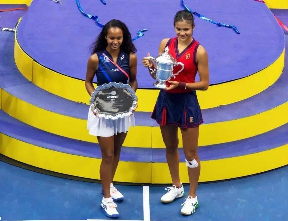 两队都展现 两队都展现