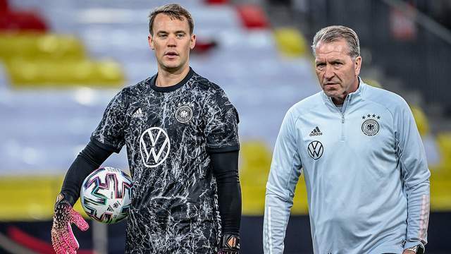 默奉獻的堅 默奉獻的堅